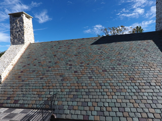 Graduated natural slate roof at Lake Keowee, South Carolina